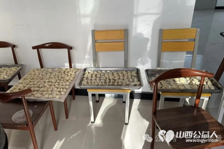 冬至至善饺香暖一线饺韵融情传递正能量 长治市正能量公益协会携手志愿者团队一队、颐龙湾社区志愿服务站、火车站社区志愿服务站举办了冬至包饺子志愿服务活动 - 第18张 - 山西公益人 冬至至善饺香暖一线饺韵融情传递正能量 长治市正能量公益协会携手志愿者团队一队、颐龙湾社区志愿服务站、火车站社区志愿服务站举办了冬至包饺子志愿服务活动 - 第18张