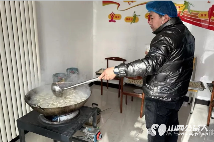 冬至至善饺香暖一线饺韵融情传递正能量 长治市正能量公益协会携手志愿者团队一队、颐龙湾社区志愿服务站、火车站社区志愿服务站举办了冬至包饺子志愿服务活动 - 第8张 - 山西公益人 冬至至善饺香暖一线饺韵融情传递正能量 长治市正能量公益协会携手志愿者团队一队、颐龙湾社区志愿服务站、火车站社区志愿服务站举办了冬至包饺子志愿服务活动 - 第8张
