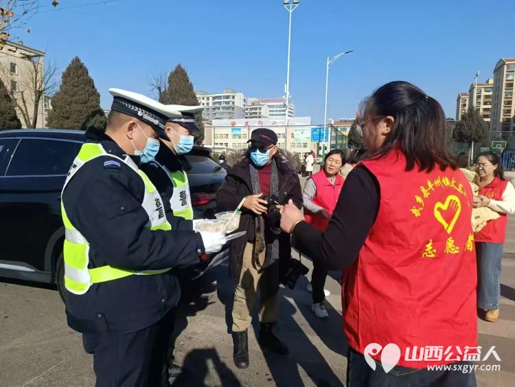 武乡县丰州镇太东社区 冬日暖新你我同行 志愿者和热心居民一起喜迎冬至包饺子送温暖主题活动 - 第9张