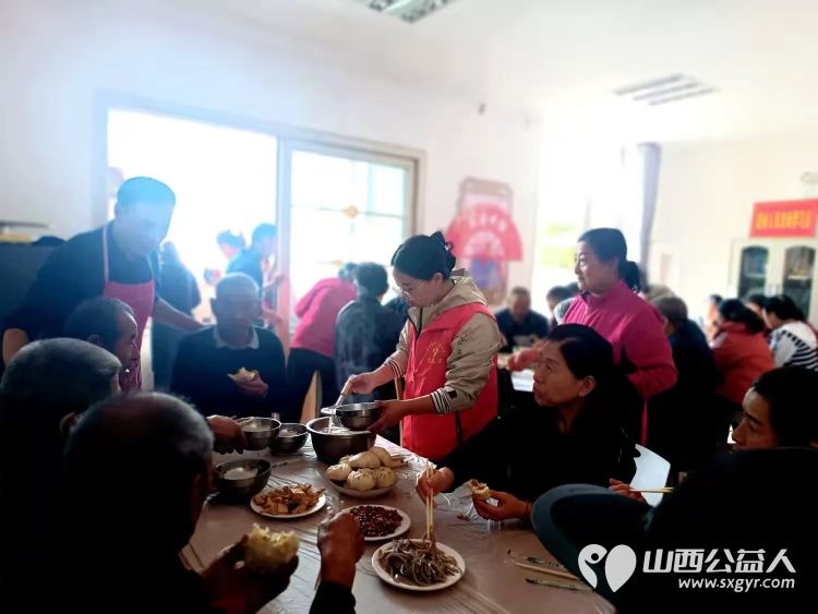 武乡县丰州镇太东社区 冬日暖新你我同行 志愿者和热心居民一起喜迎冬至包饺子送温暖主题活动 - 第6张