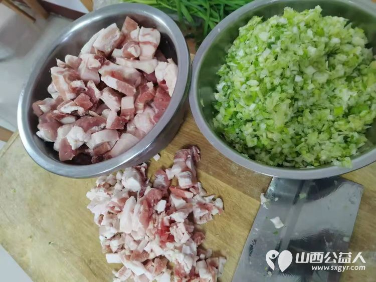 武乡县丰州镇太东社区 冬日暖新你我同行 志愿者和热心居民一起喜迎冬至包饺子送温暖主题活动 - 第15张