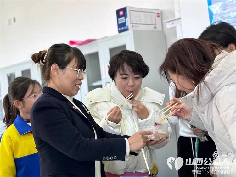 “让饺子开出花”----晋源区第八实验小学校三(4)中队举办冬至包饺子送温暖活动让这个传统节日变得格外温馨 - 第6张 - 山西公益人 “让饺子开出花”----晋源区第八实验小学校三(4)中队举办冬至包饺子送温暖活动让这个传统节日变得格外温馨 - 第6张
