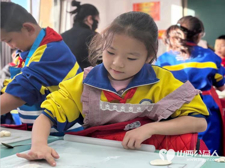 “让饺子开出花”----晋源区第八实验小学校三(4)中队举办冬至包饺子送温暖活动让这个传统节日变得格外温馨 - 第10张 - 山西公益人 “让饺子开出花”----晋源区第八实验小学校三(4)中队举办冬至包饺子送温暖活动让这个传统节日变得格外温馨 - 第10张
