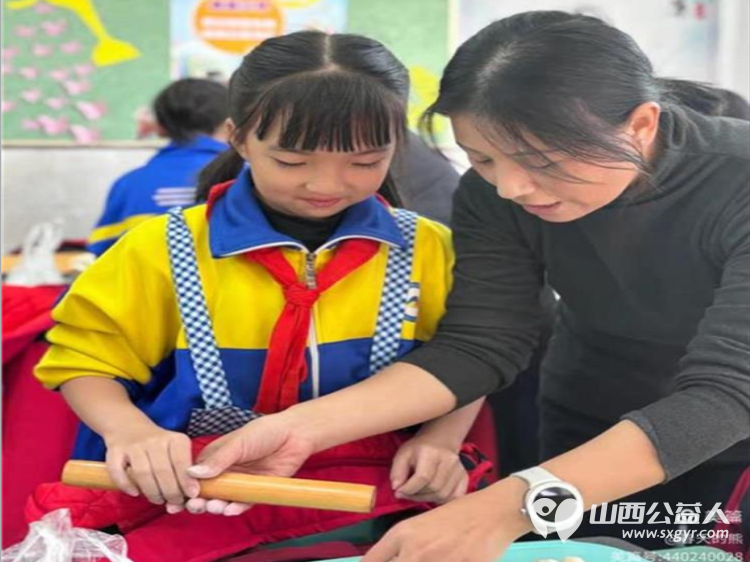 “让饺子开出花”----晋源区第八实验小学校三(4)中队举办冬至包饺子送温暖活动让这个传统节日变得格外温馨 - 第8张 - 山西公益人 “让饺子开出花”----晋源区第八实验小学校三(4)中队举办冬至包饺子送温暖活动让这个传统节日变得格外温馨 - 第8张