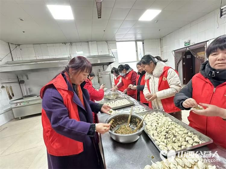 发扬中华民族传统美德继承敬老爱老优良作风，冬至日长治市正能量公益协会屯留区办事处走进屯留区中心敬老院进行送暖关爱慰问活动 - 第18张