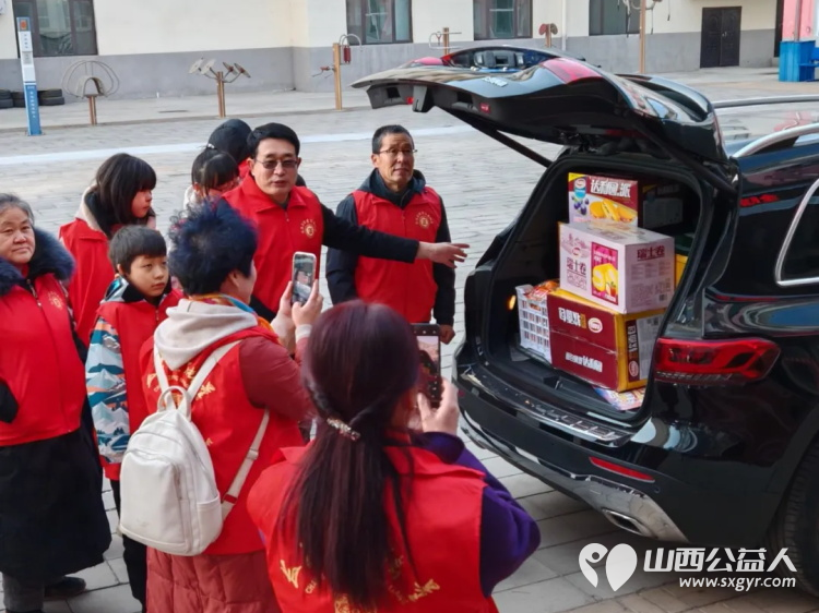 发扬中华民族传统美德继承敬老爱老优良作风，冬至日长治市正能量公益协会屯留区办事处走进屯留区中心敬老院进行送暖关爱慰问活动 - 第4张