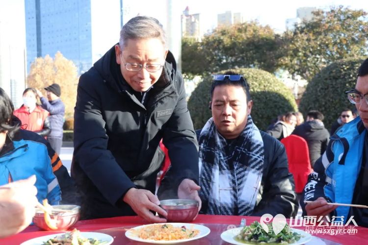 冬至暖人心饺子传真情 盐湖区第一时间志愿者协会主办冬至志愿服务活动快递员等新就业群体以及环卫工人们共度这一传统节日感受冬日里的温暖与关怀 - 第8张