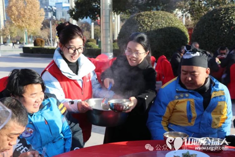 冬至暖人心饺子传真情 盐湖区第一时间志愿者协会主办冬至志愿服务活动快递员等新就业群体以及环卫工人们共度这一传统节日感受冬日里的温暖与关怀 - 第6张
