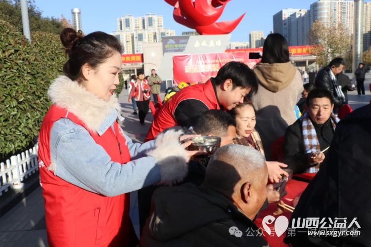 冬至暖人心饺子传真情 盐湖区第一时间志愿者协会主办冬至志愿服务活动快递员等新就业群体以及环卫工人们共度这一传统节日感受冬日里的温暖与关怀 - 第3张