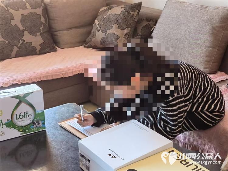 太原市志愿者小分队组织志愿者走进事实孤儿家庭用爱为孩子撑起了一片小小的天空 - 第14张