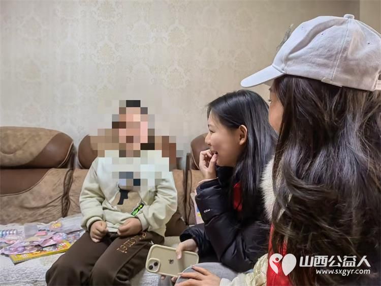 太原市志愿者小分队组织志愿者走进事实孤儿家庭用爱为孩子撑起了一片小小的天空 - 第10张