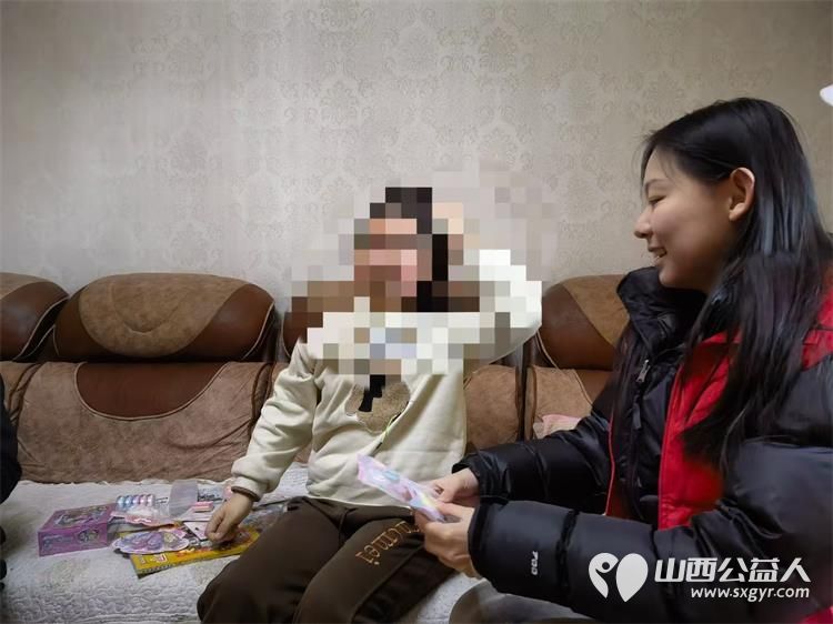 太原市志愿者小分队组织志愿者走进事实孤儿家庭用爱为孩子撑起了一片小小的天空 - 第9张