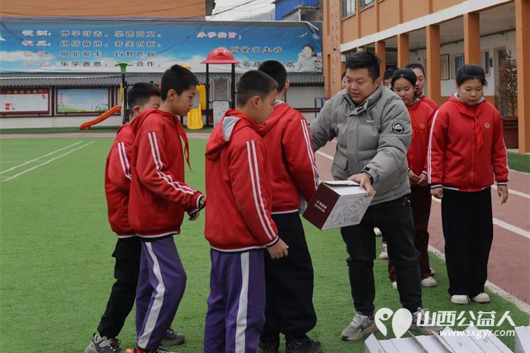 石楼县青年志愿者协会在石楼县继续开展让爱翻山越岭尝尝幸福的味道公益项目 - 第8张 - 山西公益人 石楼县青年志愿者协会在石楼县继续开展让爱翻山越岭尝尝幸福的味道公益项目 - 第8张