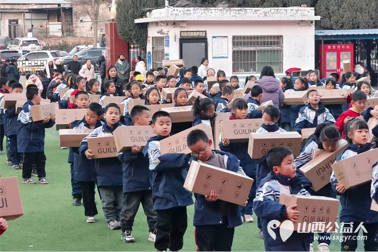石楼县青年志愿者协会在石楼县继续开展让爱翻山越岭尝尝幸福的味道公益项目 - 第6张 - 山西公益人 石楼县青年志愿者协会在石楼县继续开展让爱翻山越岭尝尝幸福的味道公益项目 - 第6张