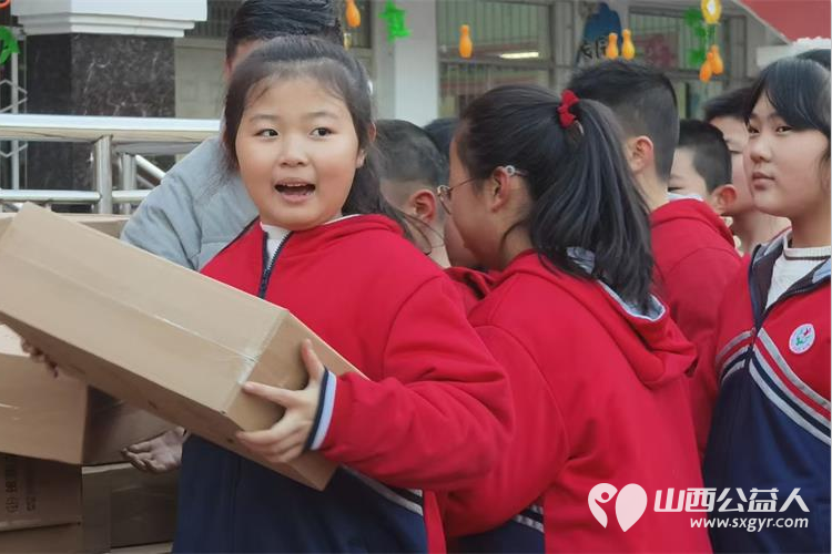 石楼县青年志愿者协会在石楼县继续开展让爱翻山越岭尝尝幸福的味道公益项目 - 第14张 - 山西公益人 石楼县青年志愿者协会在石楼县继续开展让爱翻山越岭尝尝幸福的味道公益项目 - 第14张