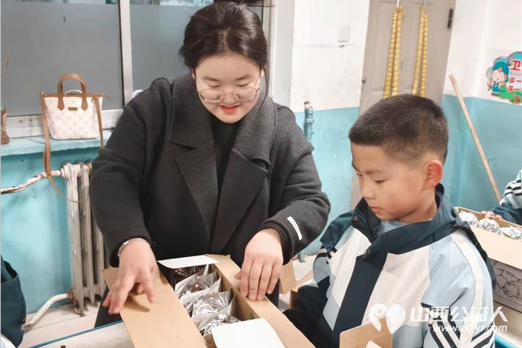 石楼县青年志愿者协会在石楼县继续开展让爱翻山越岭尝尝幸福的味道公益项目 - 第13张 - 山西公益人 石楼县青年志愿者协会在石楼县继续开展让爱翻山越岭尝尝幸福的味道公益项目 - 第13张