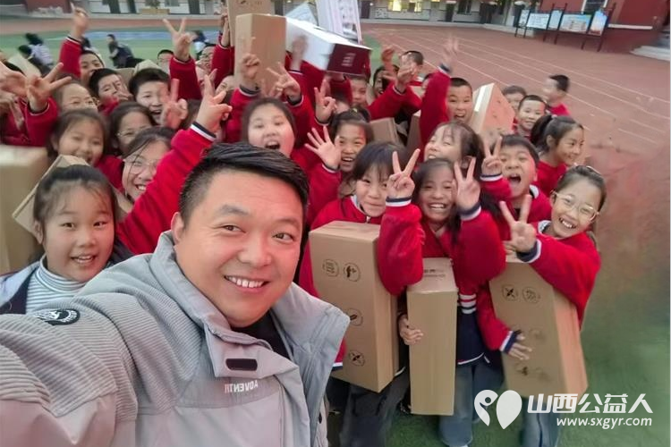 石楼县青年志愿者协会在石楼县继续开展让爱翻山越岭尝尝幸福的味道公益项目 - 第7张 - 山西公益人 石楼县青年志愿者协会在石楼县继续开展让爱翻山越岭尝尝幸福的味道公益项目 - 第7张