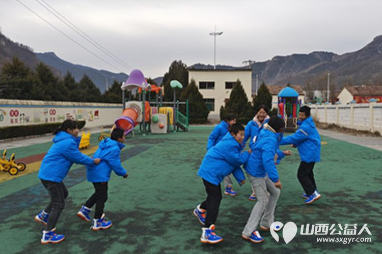 壹基金温暖包温暖平顺困境儿童 由长治市阳光困境儿童帮扶协会给平顺县东寺头乡东寺头小学的7名孩子发放了这份温暖的冬日礼物 - 第5张