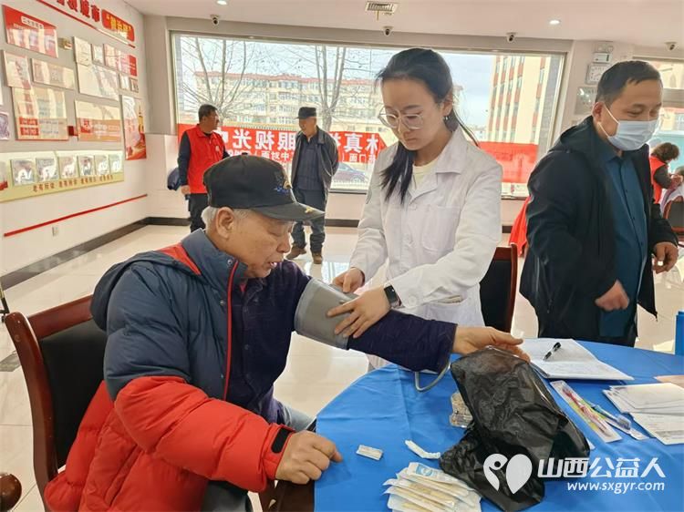 2024年12月25日志愿服务进社区健康活动暖人心介休市敬老协会志愿者在西南街道光明路社区为社区老人爱心理发健康义诊服务 - 第21张 - 山西公益人 2024年12月25日志愿服务进社区健康活动暖人心介休市敬老协会志愿者在西南街道光明路社区为社区老人爱心理发健康义诊服务 - 第21张