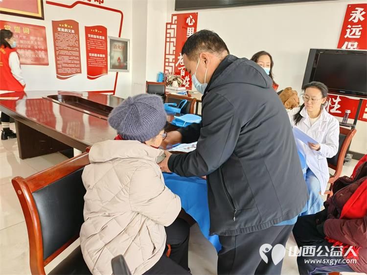 2024年12月25日志愿服务进社区健康活动暖人心介休市敬老协会志愿者在西南街道光明路社区为社区老人爱心理发健康义诊服务 - 第24张 - 山西公益人 2024年12月25日志愿服务进社区健康活动暖人心介休市敬老协会志愿者在西南街道光明路社区为社区老人爱心理发健康义诊服务 - 第24张