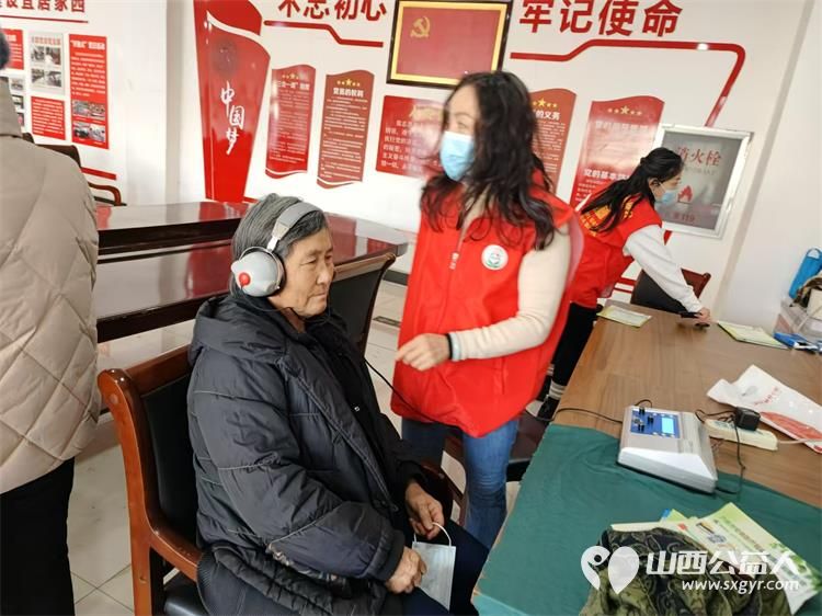 2024年12月25日志愿服务进社区健康活动暖人心介休市敬老协会志愿者在西南街道光明路社区为社区老人爱心理发健康义诊服务 - 第26张 - 山西公益人 2024年12月25日志愿服务进社区健康活动暖人心介休市敬老协会志愿者在西南街道光明路社区为社区老人爱心理发健康义诊服务 - 第26张