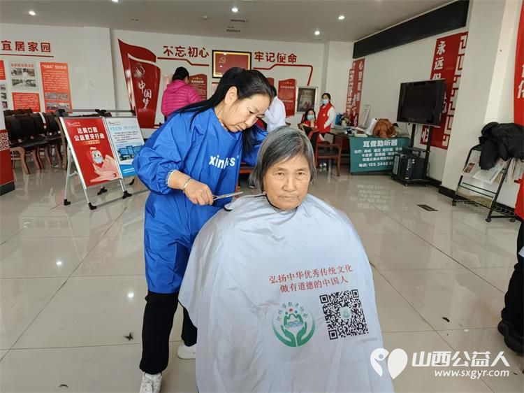 2024年12月25日志愿服务进社区健康活动暖人心介休市敬老协会志愿者在西南街道光明路社区为社区老人爱心理发健康义诊服务 - 第12张 - 山西公益人 2024年12月25日志愿服务进社区健康活动暖人心介休市敬老协会志愿者在西南街道光明路社区为社区老人爱心理发健康义诊服务 - 第12张