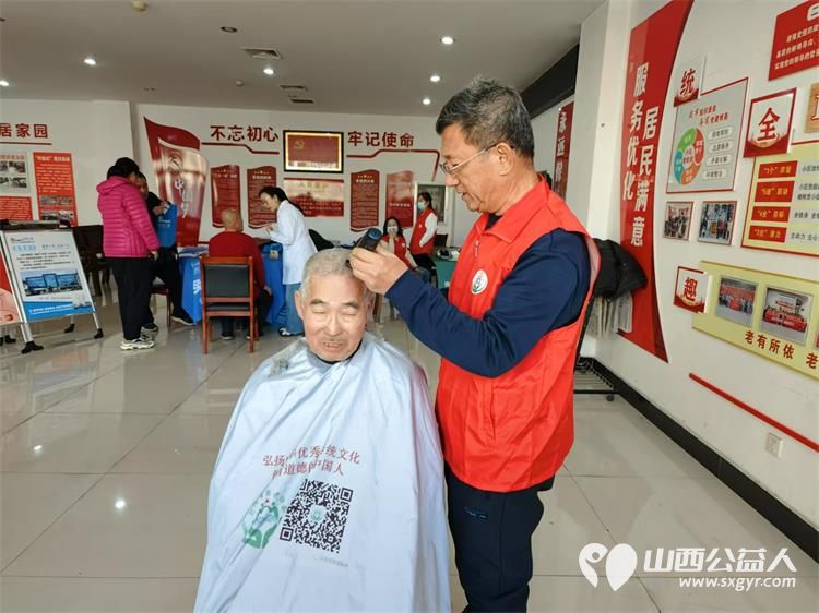 2024年12月25日志愿服务进社区健康活动暖人心介休市敬老协会志愿者在西南街道光明路社区为社区老人爱心理发健康义诊服务 - 第15张 - 山西公益人 2024年12月25日志愿服务进社区健康活动暖人心介休市敬老协会志愿者在西南街道光明路社区为社区老人爱心理发健康义诊服务 - 第15张