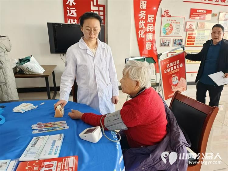 2024年12月25日志愿服务进社区健康活动暖人心介休市敬老协会志愿者在西南街道光明路社区为社区老人爱心理发健康义诊服务 - 第22张 - 山西公益人 2024年12月25日志愿服务进社区健康活动暖人心介休市敬老协会志愿者在西南街道光明路社区为社区老人爱心理发健康义诊服务 - 第22张