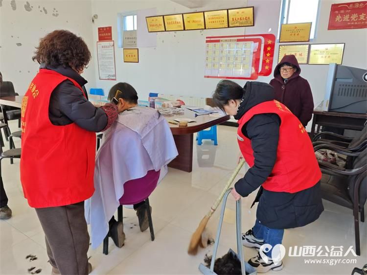 介休市敬老协会孝善行之敬老爱老助老行动12月28日在绵山镇马堡村举行志愿者为老人爱心理发量血压并入户行动不便的老人家中理发 - 第16张 - 山西公益人 介休市敬老协会孝善行之敬老爱老助老行动12月28日在绵山镇马堡村举行志愿者为老人爱心理发量血压并入户行动不便的老人家中理发 - 第16张