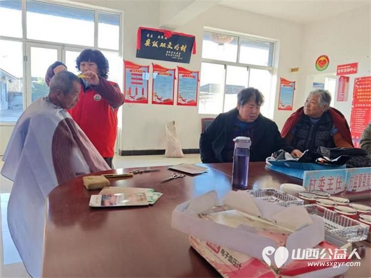 介休市敬老协会孝善行之敬老爱老助老行动12月28日在绵山镇马堡村举行志愿者为老人爱心理发量血压并入户行动不便的老人家中理发 - 第13张 - 山西公益人 介休市敬老协会孝善行之敬老爱老助老行动12月28日在绵山镇马堡村举行志愿者为老人爱心理发量血压并入户行动不便的老人家中理发 - 第13张