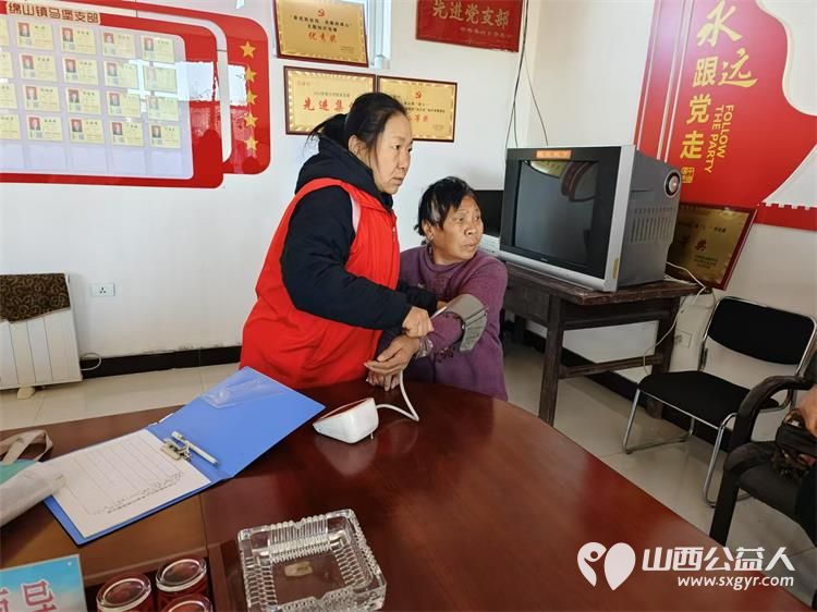 介休市敬老协会孝善行之敬老爱老助老行动12月28日在绵山镇马堡村举行志愿者为老人爱心理发量血压并入户行动不便的老人家中理发 - 第17张 - 山西公益人 介休市敬老协会孝善行之敬老爱老助老行动12月28日在绵山镇马堡村举行志愿者为老人爱心理发量血压并入户行动不便的老人家中理发 - 第17张