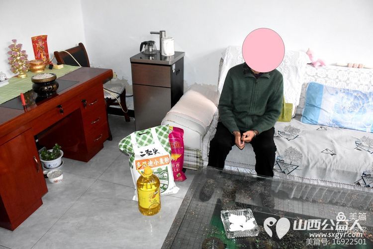 寒冬送温暖 情怀满晋城 晋城市绿丝带志愿者协会携手亿达新天地超市开展了送温暖慰问活动资助七岭店、孙村和泰森商贸区的二十户特困户 - 第22张