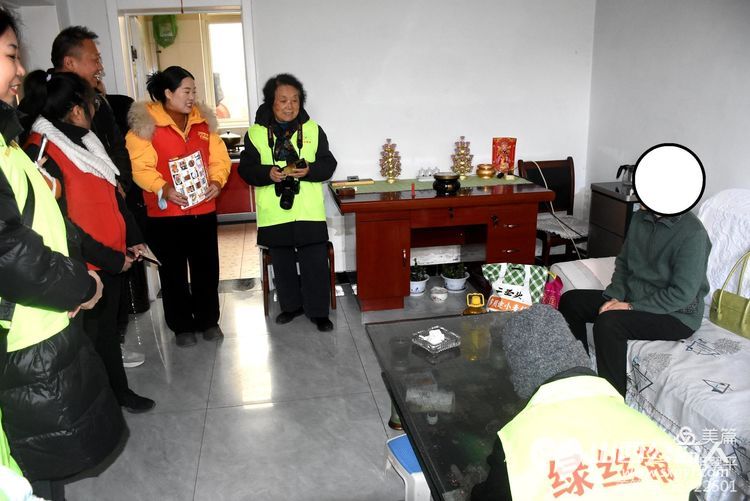 寒冬送温暖 情怀满晋城 晋城市绿丝带志愿者协会携手亿达新天地超市开展了送温暖慰问活动资助七岭店、孙村和泰森商贸区的二十户特困户 - 第21张