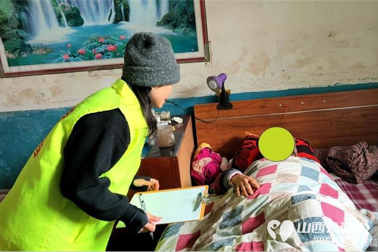 寒冬送温暖 情怀满晋城 晋城市绿丝带志愿者协会携手亿达新天地超市开展了送温暖慰问活动资助七岭店、孙村和泰森商贸区的二十户特困户 - 第11张