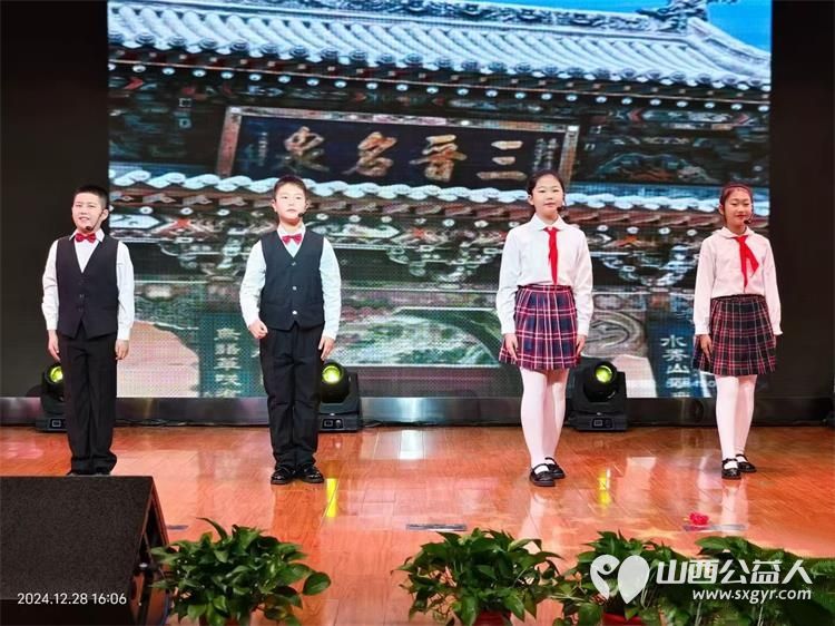 万柏林区气化街小学校朗诵社团可爱的孩子们参加太原市图书馆组办的“浸润书香迎新年2025”诗歌朗诵音乐会 - 第7张 - 山西公益人 万柏林区气化街小学校朗诵社团可爱的孩子们参加太原市图书馆组办的“浸润书香迎新年2025”诗歌朗诵音乐会 - 第7张
