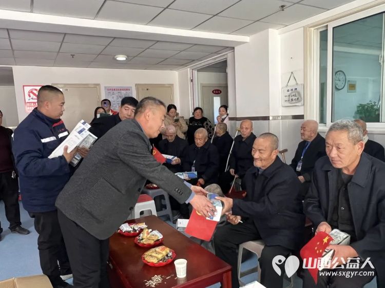 石楼县新联会联合会员企业国良汽修温情相伴敬老院爱心善举暖冬日石楼县星火社工一同参加活动 - 第5张