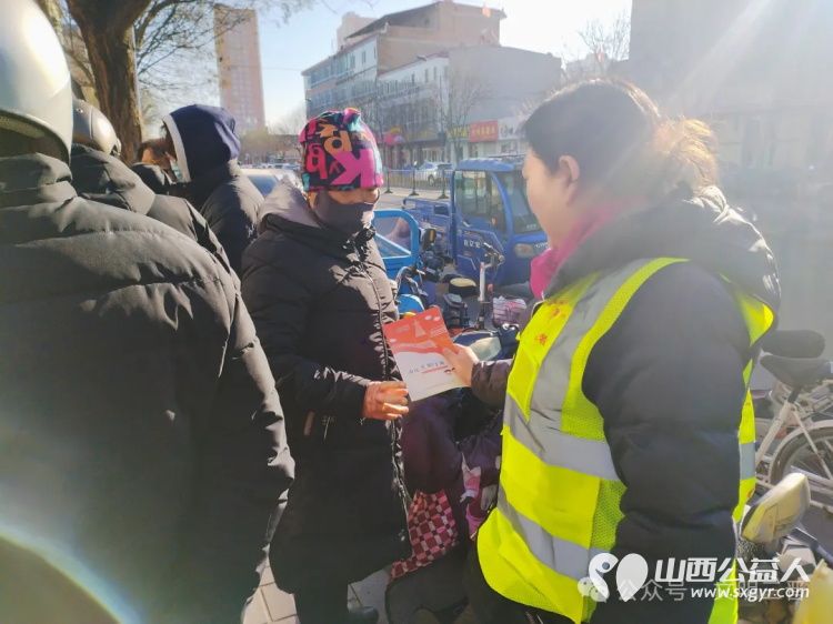 绿色足迹分类同行----忻州市环保志愿者协会走进忻州市团结东街开展垃圾分类宣传活动 - 第2张