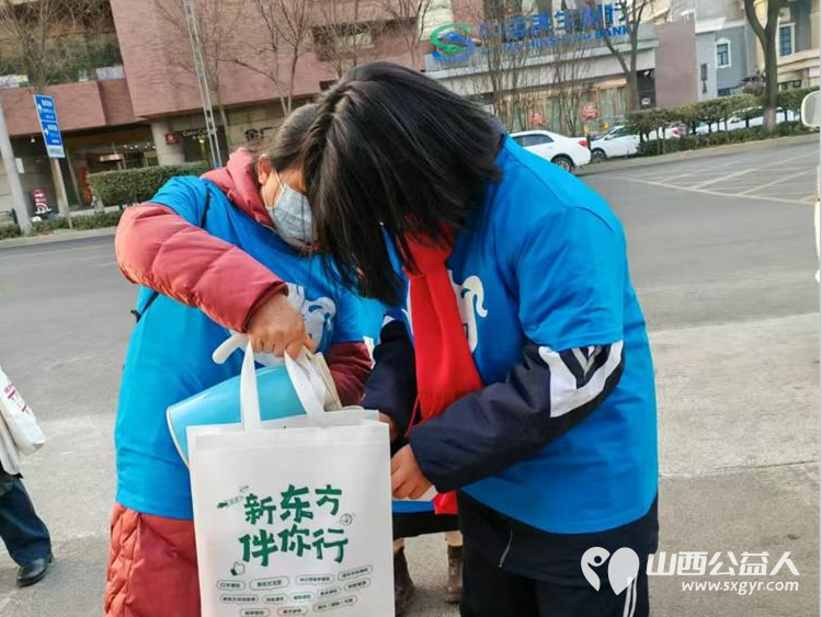 元旦,向城市问好!太原市儿童友好促进会举办益童暖城活动走上街头寻找奋斗在工作岗位的劳动者用一杯姜茶传递温暖让劳动者感受到被尊重与关怀 - 第16张 - 山西公益人 元旦,向城市问好!太原市儿童友好促进会举办益童暖城活动走上街头寻找奋斗在工作岗位的劳动者用一杯姜茶传递温暖让劳动者感受到被尊重与关怀 - 第16张