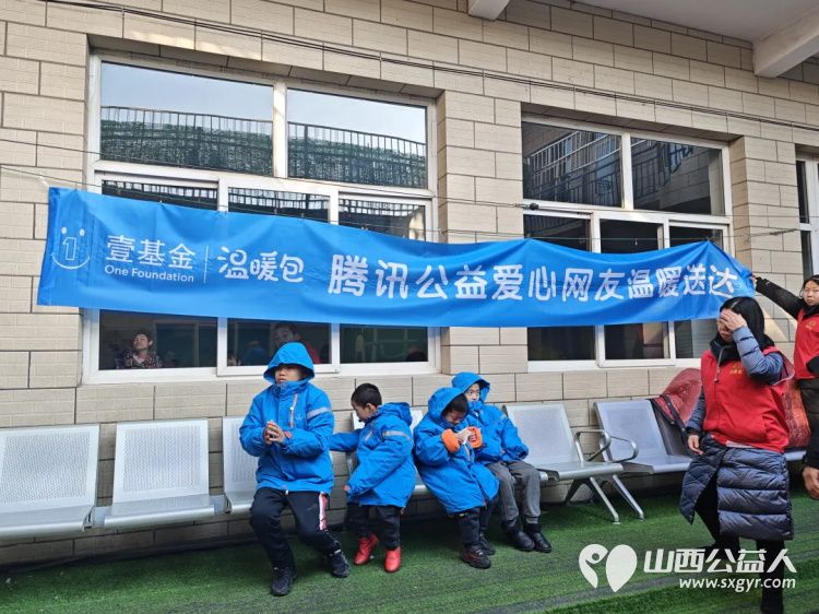 壹基金温暖包送来新年的第一份温暖长治市红十字潞安爱心义工志愿服务队、长治市阳光困境儿童帮扶协会为启明星智障幼儿园的4名儿童发放这份礼物 - 第2张 - 山西公益人 壹基金温暖包送来新年的第一份温暖长治市红十字潞安爱心义工志愿服务队、长治市阳光困境儿童帮扶协会为启明星智障幼儿园的4名儿童发放这份礼物 - 第2张