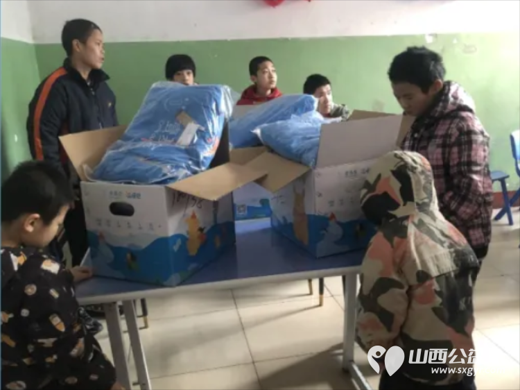 壹基金温暖包送来新年的第一份温暖长治市红十字潞安爱心义工志愿服务队、长治市阳光困境儿童帮扶协会为启明星智障幼儿园的4名儿童发放这份礼物 - 第5张 - 山西公益人 壹基金温暖包送来新年的第一份温暖长治市红十字潞安爱心义工志愿服务队、长治市阳光困境儿童帮扶协会为启明星智障幼儿园的4名儿童发放这份礼物 - 第5张