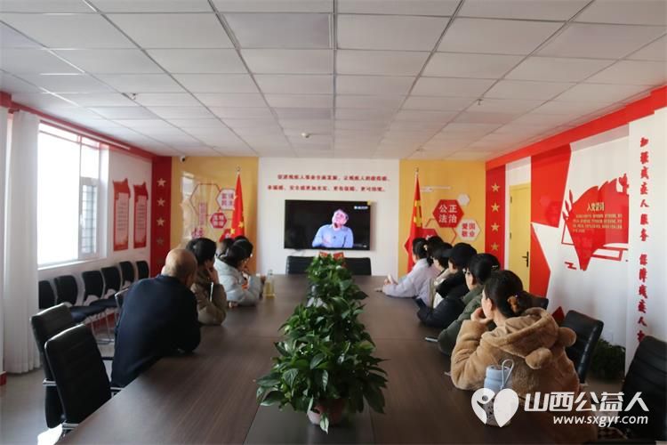 太原市成成中学等学校高一年级青年志愿者带着礼物与好奇来到太原市灵星社区服务中心看望孤独症孩子 - 第2张 - 山西公益人 太原市成成中学等学校高一年级青年志愿者带着礼物与好奇来到太原市灵星社区服务中心看望孤独症孩子 - 第2张