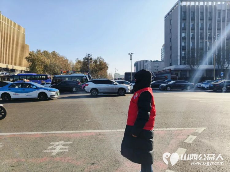 助力“最初中国·文明临汾”:临汾市护苗爱心志愿服务队在交通秩序整治中的志愿力量----水厂十字路口志愿服务队 - 第8张 - 山西公益人 助力“最初中国·文明临汾”:临汾市护苗爱心志愿服务队在交通秩序整治中的志愿力量----水厂十字路口志愿服务队 - 第8张