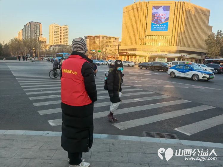 助力“最初中国·文明临汾”:临汾市护苗爱心志愿服务队在交通秩序整治中的志愿力量----水厂十字路口志愿服务队 - 第7张 - 山西公益人 助力“最初中国·文明临汾”:临汾市护苗爱心志愿服务队在交通秩序整治中的志愿力量----水厂十字路口志愿服务队 - 第7张