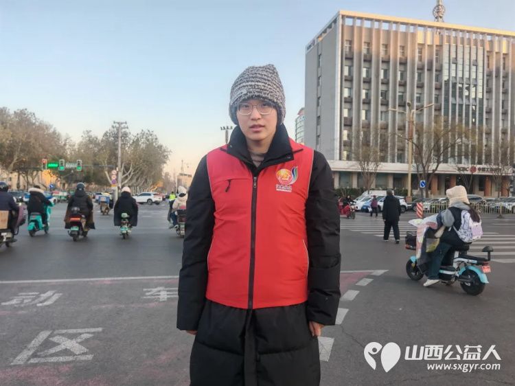 助力“最初中国·文明临汾”:临汾市护苗爱心志愿服务队在交通秩序整治中的志愿力量----水厂十字路口志愿服务队 - 第6张 - 山西公益人 助力“最初中国·文明临汾”:临汾市护苗爱心志愿服务队在交通秩序整治中的志愿力量----水厂十字路口志愿服务队 - 第6张