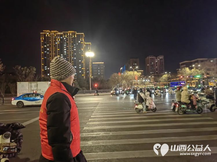 助力“最初中国·文明临汾”:临汾市护苗爱心志愿服务队在交通秩序整治中的志愿力量----水厂十字路口志愿服务队 - 第3张 - 山西公益人 助力“最初中国·文明临汾”:临汾市护苗爱心志愿服务队在交通秩序整治中的志愿力量----水厂十字路口志愿服务队 - 第3张