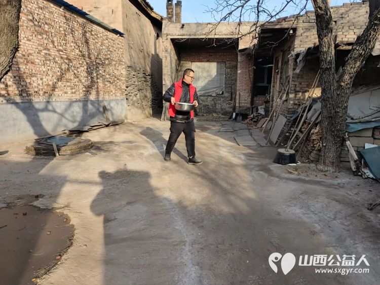 介休市敬老协会走进张兰镇田堡村入户88岁特困老人米积盈家中为老人打扫室内外卫生包香味可口的饺子 - 第17张 - 山西公益人 介休市敬老协会走进张兰镇田堡村入户88岁特困老人米积盈家中为老人打扫室内外卫生包香味可口的饺子 - 第17张