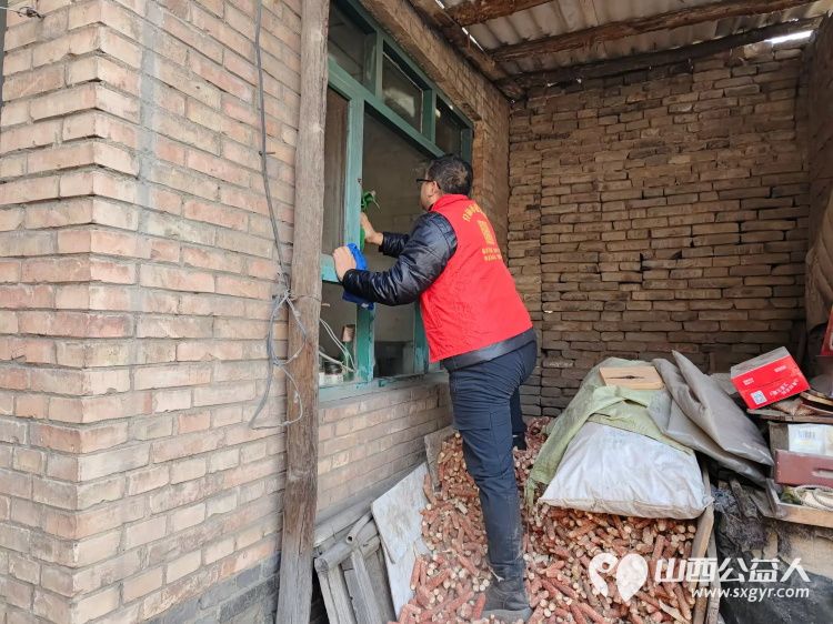 介休市敬老协会走进张兰镇田堡村入户88岁特困老人米积盈家中为老人打扫室内外卫生包香味可口的饺子 - 第10张 - 山西公益人 介休市敬老协会走进张兰镇田堡村入户88岁特困老人米积盈家中为老人打扫室内外卫生包香味可口的饺子 - 第10张