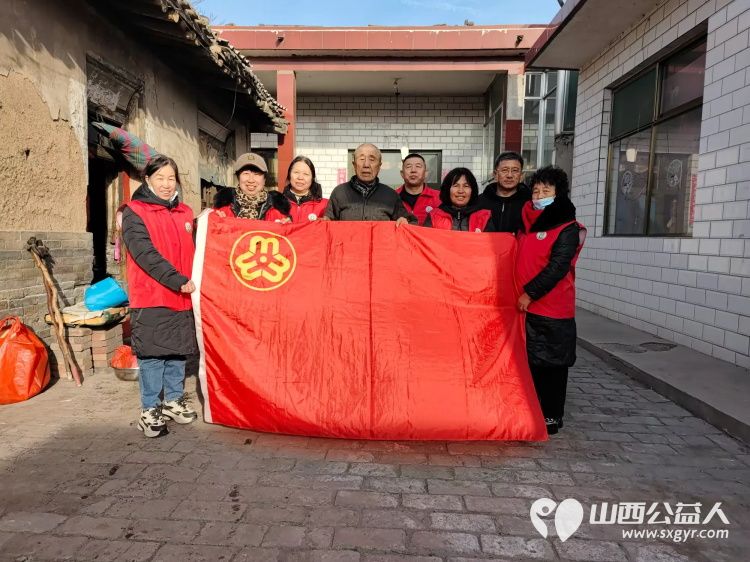 介休市敬老协会志愿者走进田堡村入户86岁特困老人王友庆家中为老人打扫卫生包饺子 - 第1张 - 山西公益人 介休市敬老协会志愿者走进田堡村入户86岁特困老人王友庆家中为老人打扫卫生包饺子 - 第1张