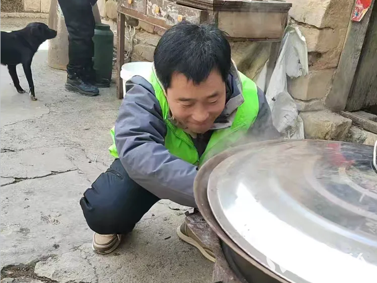 晋城市绿丝带志愿者协会走进陵川县夺火乡东掌村举办一月份集体生日会共同为寿星们庆祝生日 - 第19张