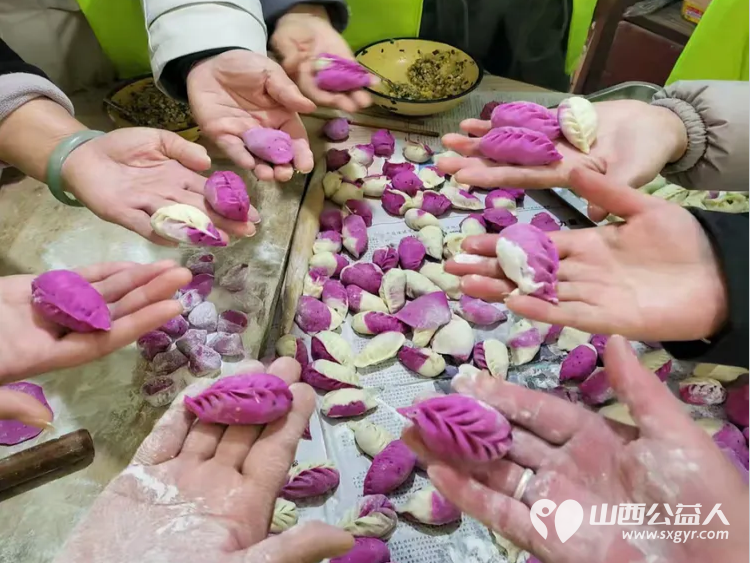 晋城市绿丝带志愿者协会走进陵川县夺火乡东掌村举办一月份集体生日会共同为寿星们庆祝生日 - 第13张